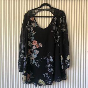 Black floral olivaceous top